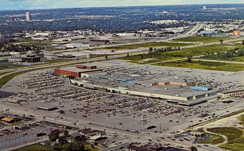 Oakland Mall - Vintage Postcard (newer photo)
